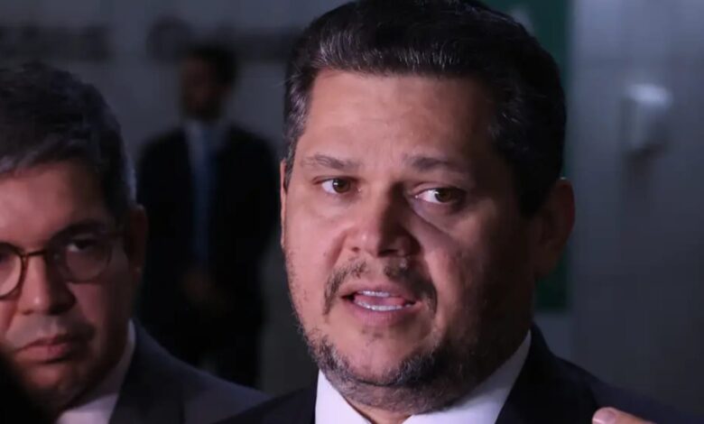 PEC 6x1 segue travada no Senado sob comando de Davi Alcolumbre