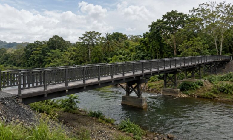 Ponte de plástico reciclado de 81 metros no Panamá transforma acesso e segurança para 300 moradores