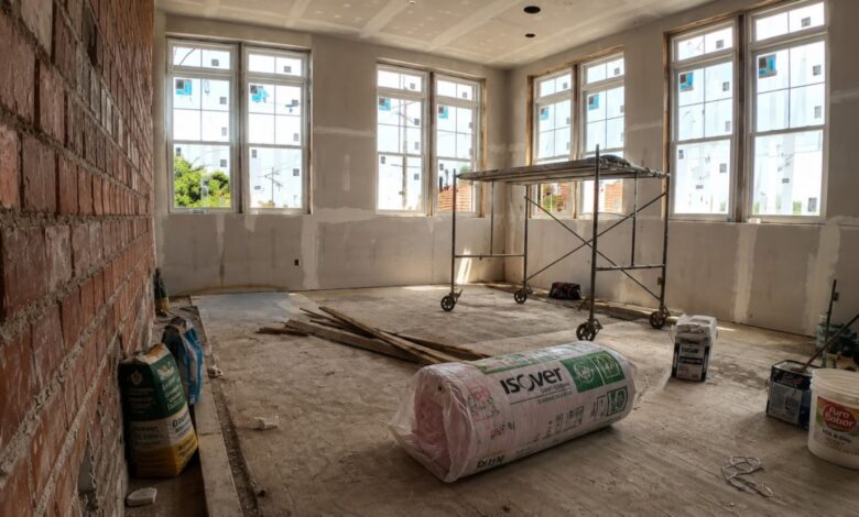 De escola centenária a lar moderno: casal transforma prédio de 1913 em casa de 370 m² após compra inusitada