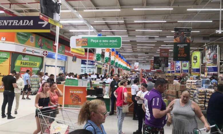 Compras inteligentes: o guia para decidir o que compensa no atacado e no varejo