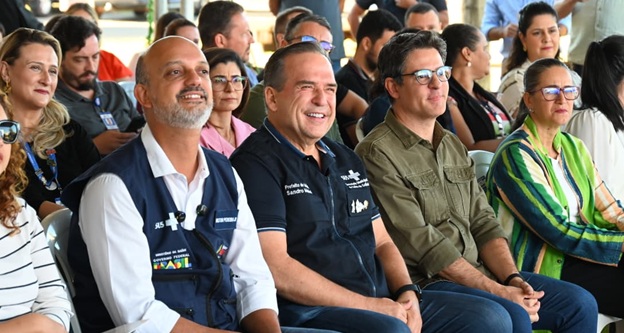 Goiânia avança na saúde: Mabel assina obra de UBS e recebe unidades móveis de oftalmologia