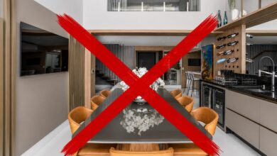 Tendência de 2026: salas de jantar abraçam o aconchego dos anos 60 e dizem adeus ao minimalismo