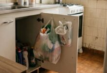 Sacolas plásticas guardadas em casa: o que o hábito revela sobre sua personalidade