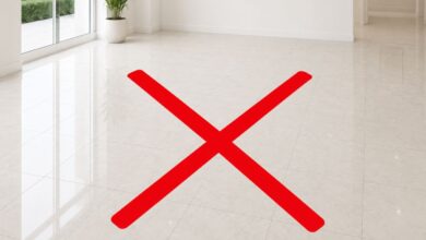 Piso de madeira ressurge como tendência de luxo em 2026, desbancando o porcelanato em residências