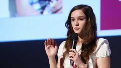 Jovem de 16 anos revoluciona com bioplástico de cascas de banana e conquista prêmio internacional