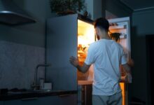 Estalos da geladeira à noite: entenda os ruídos e saiba quando se preocupar