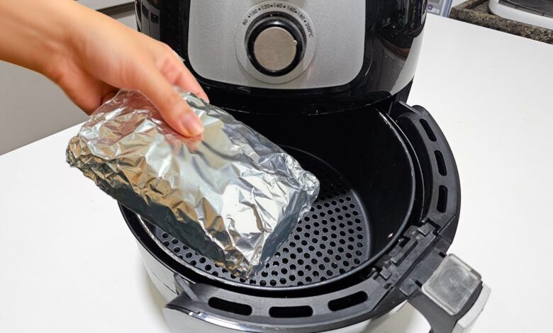 Air fryer e papel-alumínio: saiba como usar corretamente para otimizar o cozimento e a limpeza