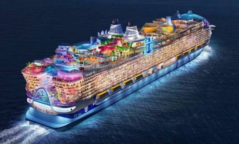 O maior cruzeiro do mundo tem 370m, 7.600 passageiros, 40 restaurantes e é 5x o Titanic.