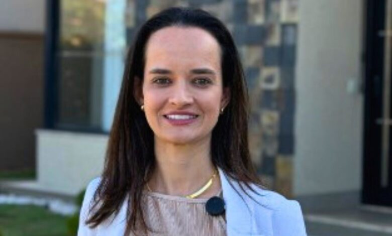 Médica enfrenta cyberbullying e critica cultura de ataques à aparência nas redes sociais