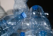 Além da estética: a função essencial das ranhuras nas garrafas de plástico