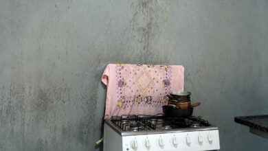 Especialistas ensinam a remover manchas de gordura da parede e manter a pintura intacta