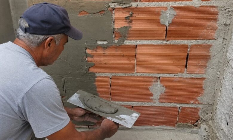 Reboco perfeito: a dosagem de cimento que evita trincas e umidade na sua parede