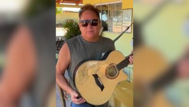 Apreensão e risadas: Leonardo aprende a usar o PIX e Poliana Rocha reage com bom humor