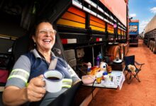 Mulher na estrada: Noemy supera preconceito e realiza o sonho de dirigir caminhão