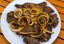 Temperar bife com alho antes do tempo: o erro que chefs alertam para evitar