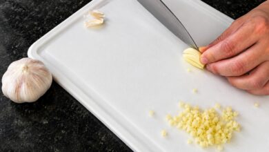 O segredo dos chefs para conservar o alho fresco por muito mais tempo
