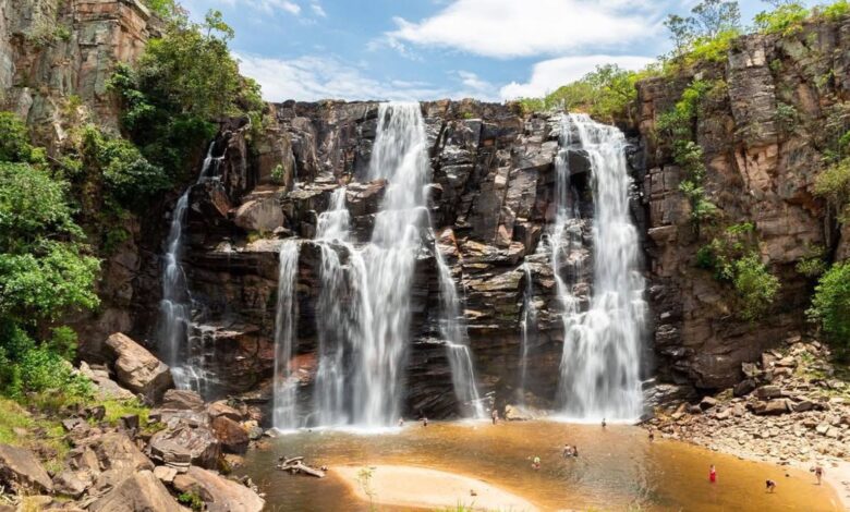 Cachoeira do Salto Corumbá recupera curso natural após mais de dois séculos de seca