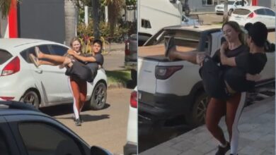 Cena curiosa em Iporá: mulher carrega marido no colo após lesão no pé