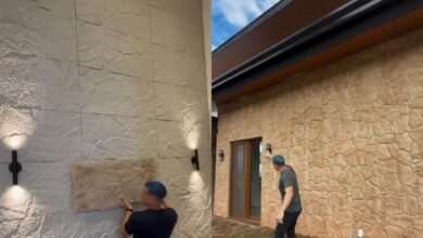 Revestimento de pedra natural simulada ganha espaço em fachadas de luxo por economia e durabilidade