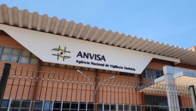 Anvisa proíbe fabricação e venda de cosméticos sem registro e alerta para riscos à saúde