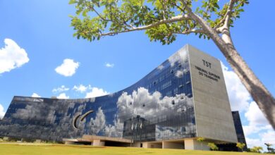 Justiça fixa indenização para técnica de enfermagem demitida por motivação política