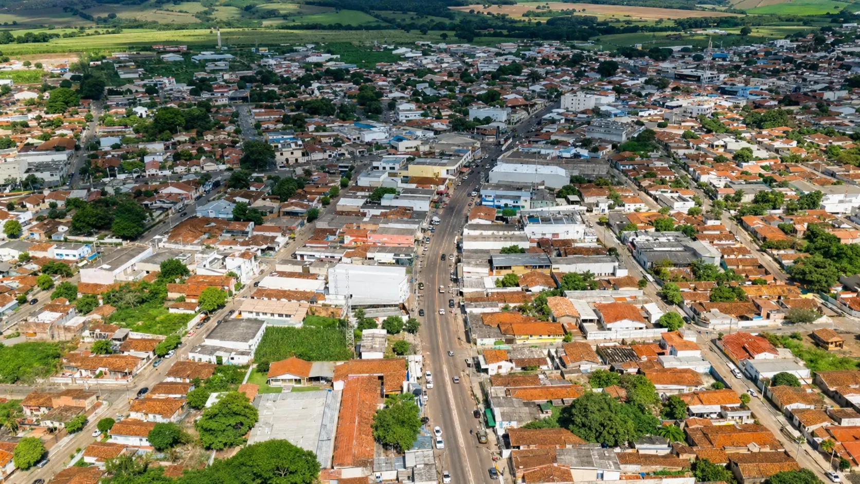 Lei em Indiara converte vigias em guardas municipais sem concurso, gerando debate jurídico e precedentes do TJGO