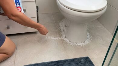 O segredo do sal grosso: como ele pode auxiliar na umidade ao redor do vaso sanitário