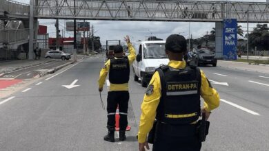 Transporte de cargas no banco traseiro pode gerar multa e pontos na carteira