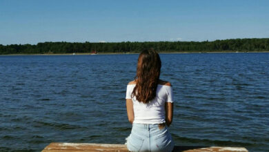 A psicologia por trás da busca por isolamento em espaços públicos