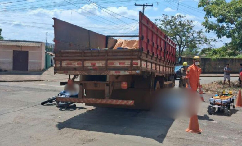 Acidente entre moto e caminhão deixa jovem de 20 anos morto na Vila Jaiara em Anápolis