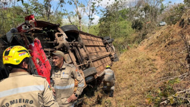 Acidente entre ônibus e caminhão deixa feridos na Go-060 em Iporá