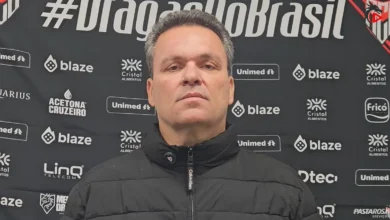 Adson defende Paulo Vítor após denúncia de racismo em partida contra o Juventude