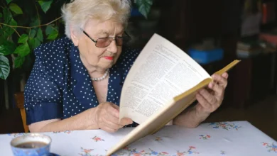 Aos 81 anos, goianiense busca alfabetização para realizar o sonho de ler a Bíblia