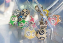 Aposentada vence loteria milionária, mas enfrenta impasse legal para receber fortuna