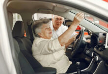 Benefício para idosos: projeto de lei que isenta IPI na compra de carro novo gera debate no Brasil