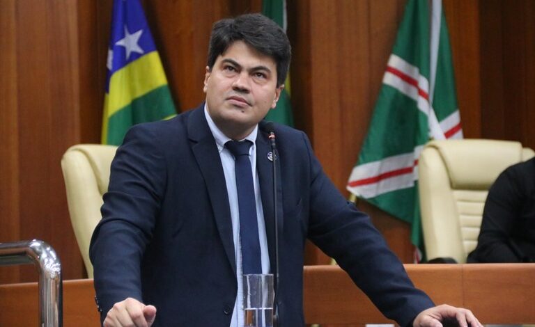 Câmara de Goiânia veta banheiros unissex na rede municipal de ensino em nome da privacidade