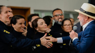 Campanha de Flávio Bolsonaro questiona uso de eventos oficiais por Lula no TSE