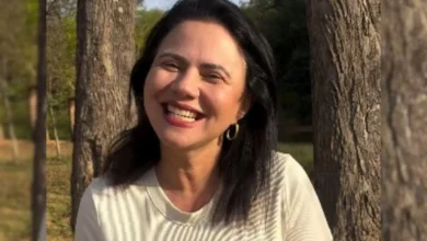 Candidata a deputada federal sofre queda após tombamento de trio elétrico em Goiás