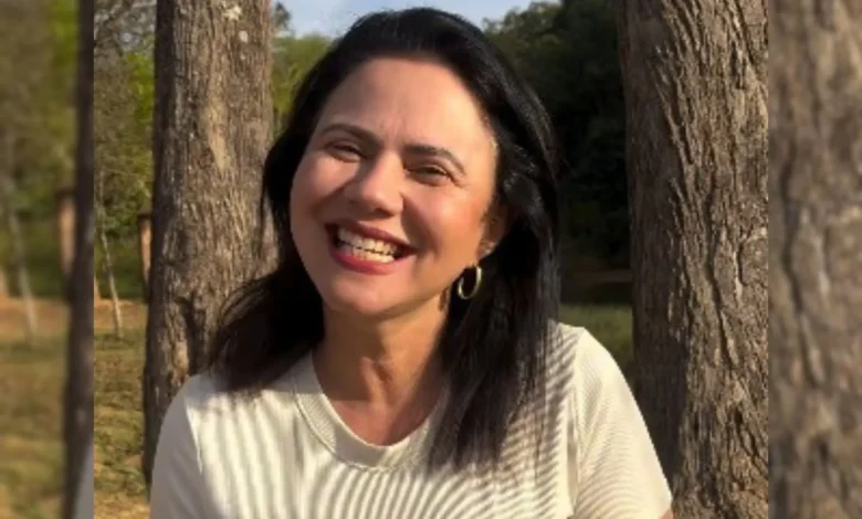 Candidata a deputada federal sofre queda após tombamento de trio elétrico em Goiás