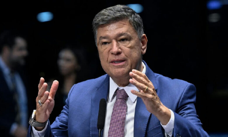 Carlos Viana aciona Conselho de Ética contra Alcolumbre por travar impeachment de Moraes