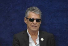 Chico Buarque relata ameaça de morte e defesa busca abertura de inquérito