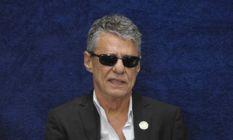 Chico Buarque relata ameaça de morte e defesa busca abertura de inquérito