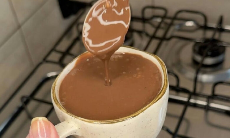 Chocolate quente cremoso: aprenda a receita prática com apenas 3 ingredientes