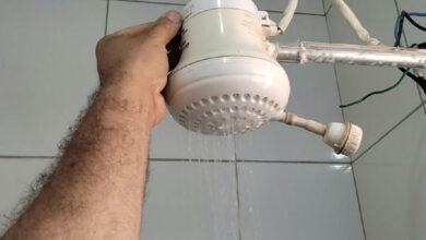 Chuveiro elétrico perde espaço para novas tendências de design em banheiros brasileiros