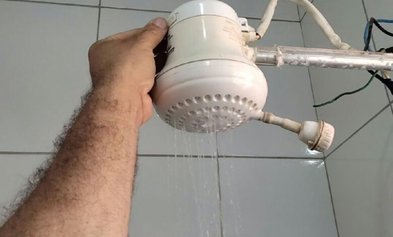 Chuveiro elétrico perde espaço para novas tendências de design em banheiros brasileiros