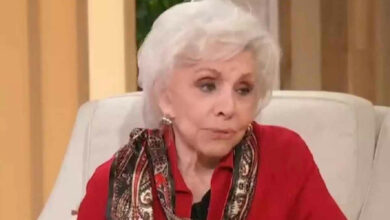 Com 101 anos, mulher desafia a aposentadoria e retorna ao trabalho como caixa para manter contato social