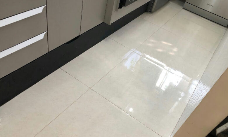Como recuperar o brilho de azulejos antigos sem precisar de reforma