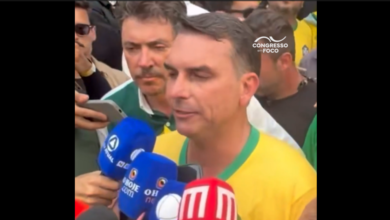 Controvérsia eleitoral: Flávio Bolsonaro acusa CNBB de fake news sobre Nossa Senhora Aparecida