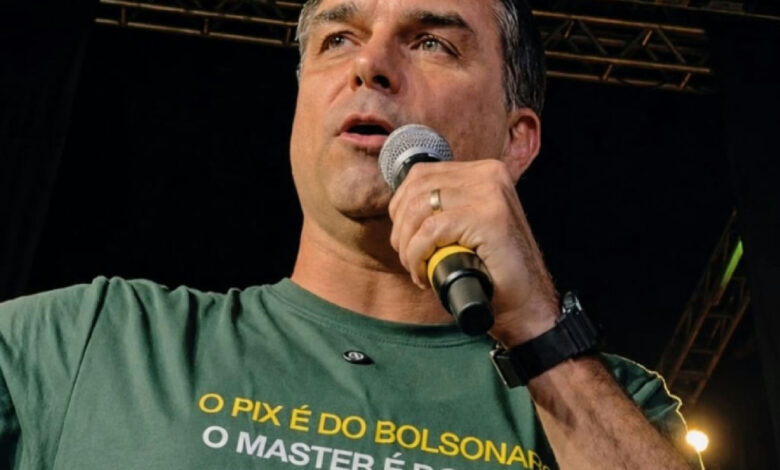 Defesa de Flávio Bolsonaro aciona Fux no STF para remover publicação sobre Nossa Senhora Aparecida