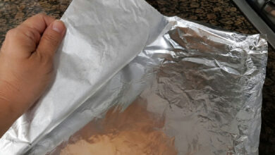 Desvendando o uso correto do papel-alumínio para assar alimentos e garantir suculência